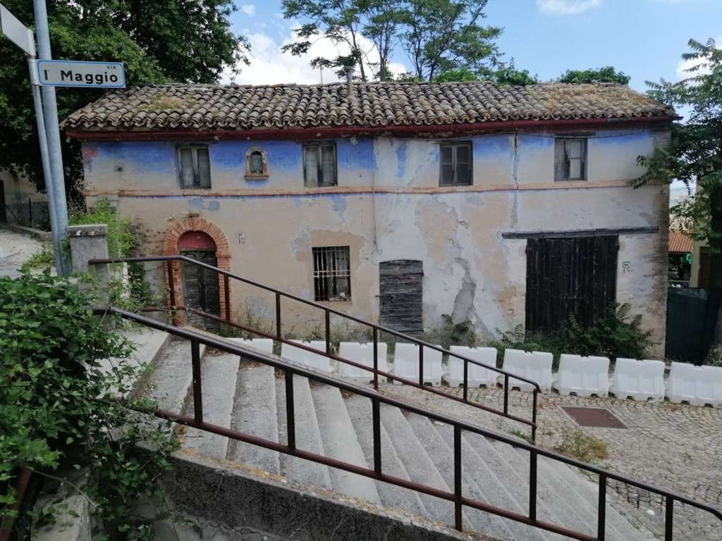Villa singola in Via 1 ° maggio, Santa Maria Nuova, 5 locali, 1 bagno