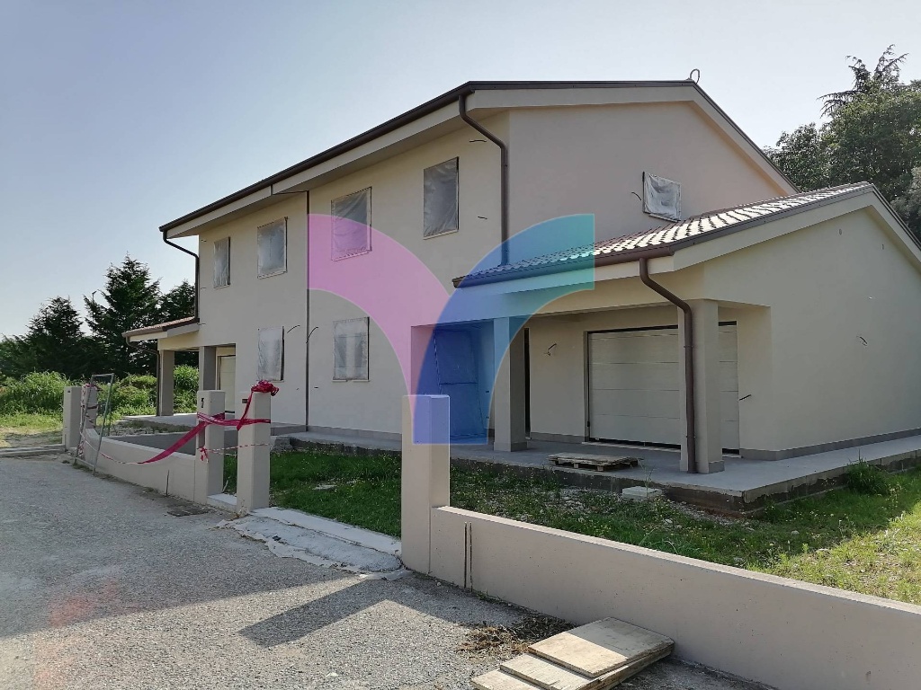 Villa a schiera in Via camalò, Ponzano Veneto, 6 locali, 3 bagni
