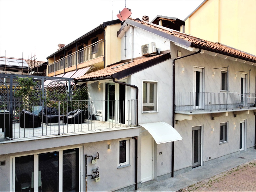 Casa indipendente in Via Vittorio Emanuele, Ciriè, 4 locali, 2 bagni