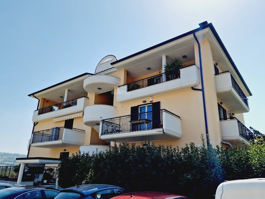 Appartamento in Via Leopardi, Colli del Tronto, 7 locali, 3 bagni