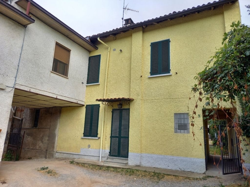 Casa semindipendente a Chignolo Po, 4 locali, 150 m², multilivello