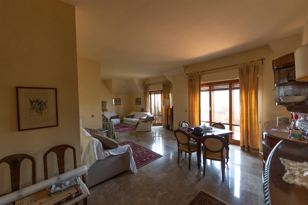 Appartamento in Via Monti Iblei 8, Tremestieri Etneo, 5 locali, 135 m²