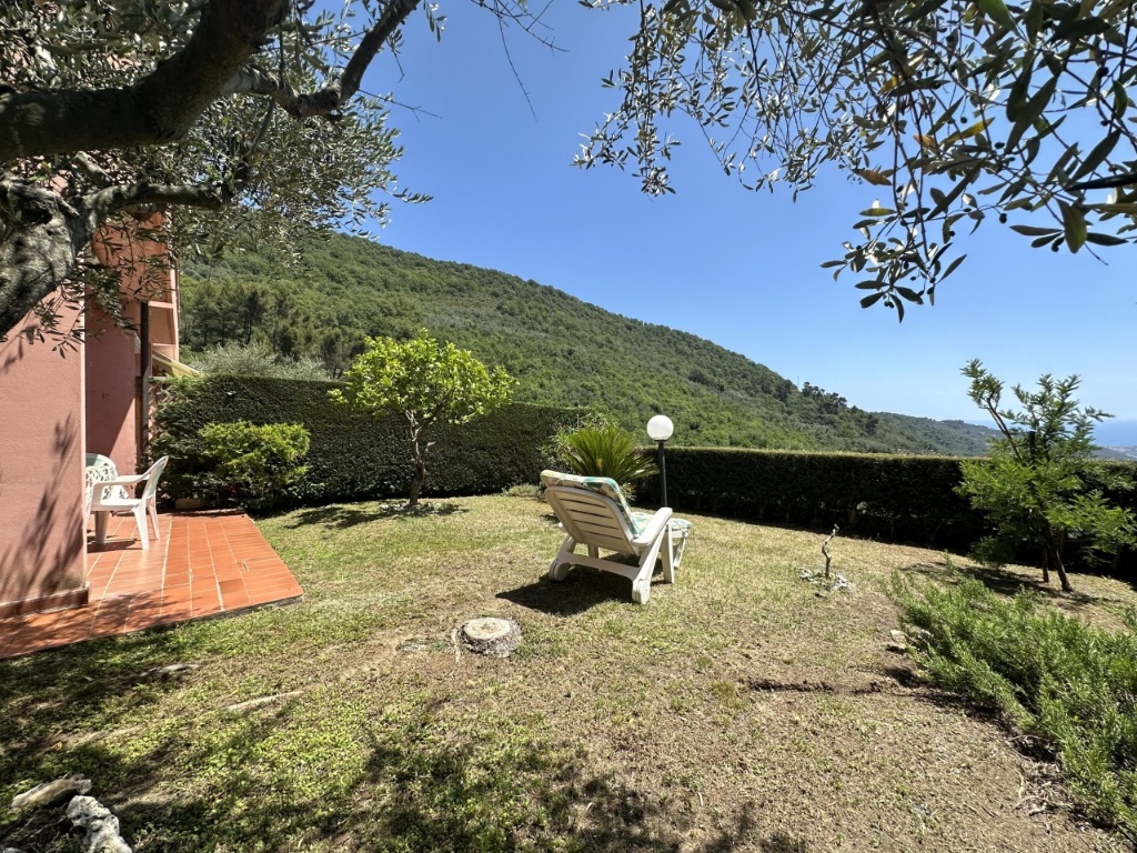 Bilocale in Via villa costa, Diano Arentino, 1 bagno, giardino privato