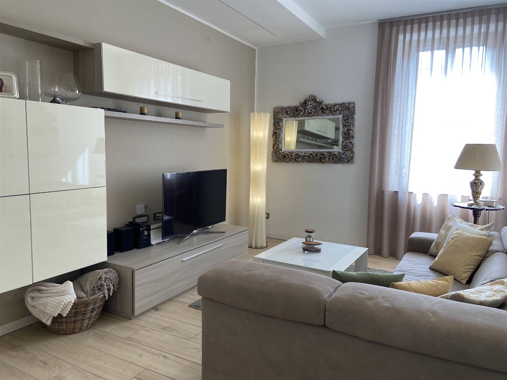 Appartamento in Via respighi, Piacenza, 6 locali, 2 bagni, 118 m²