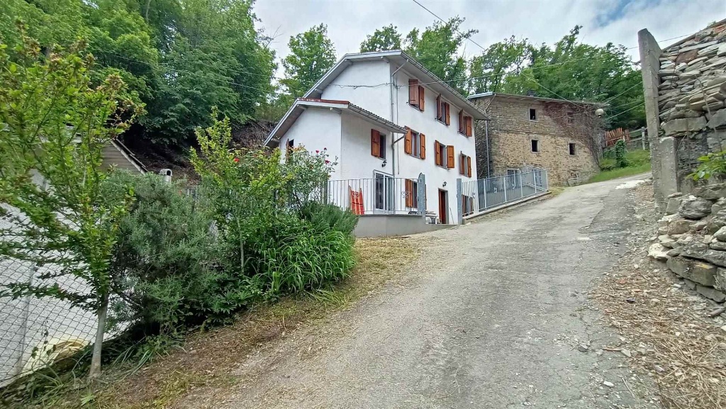 Casa indipendente in Via Mulino Mogne snc, Camugnano, 6 locali, 124 m²