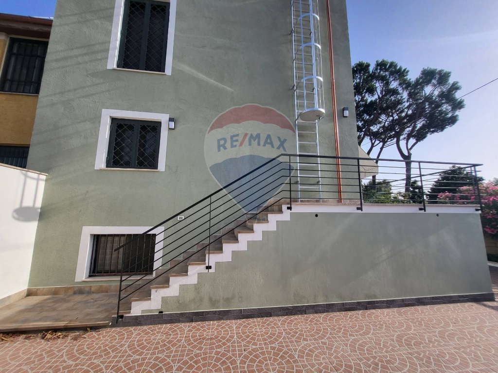 Villa in Via dei Lecci, Anzio, 6 locali, 3 bagni, giardino privato