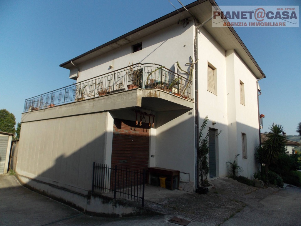 Casa indipendente in Via Salaria, Colli del Tronto, 10 locali, 2 bagni