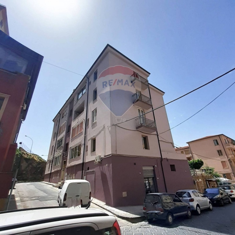 Appartamento in Via Valguarnera, Enna, 5 locali, 1 bagno, 72 m²