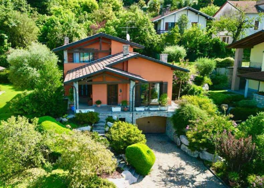 Villa in Via Lago 74, Besozzo, 5 locali, 3 bagni, giardino privato