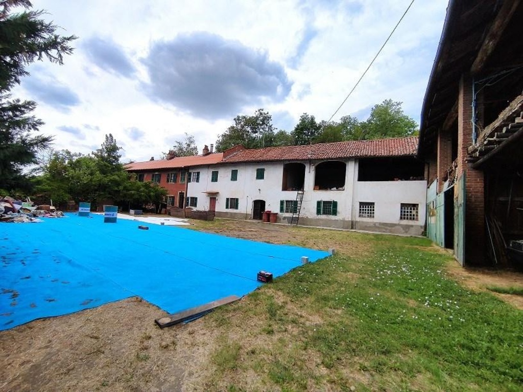 Casa indipendente in Strada Valcossera, Asti, 10 locali, 3 bagni