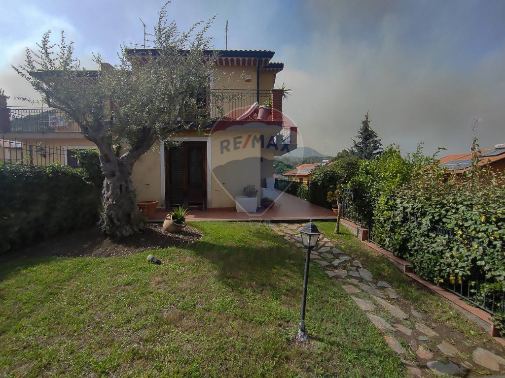 Villa a schiera in Via M.G Cutuli, Viagrande, 6 locali, 3 bagni