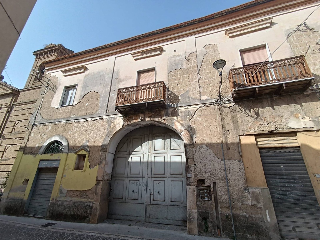 Palazzo in Via Gramsci 108, San Marco Evangelista, 20 locali, 500 m²
