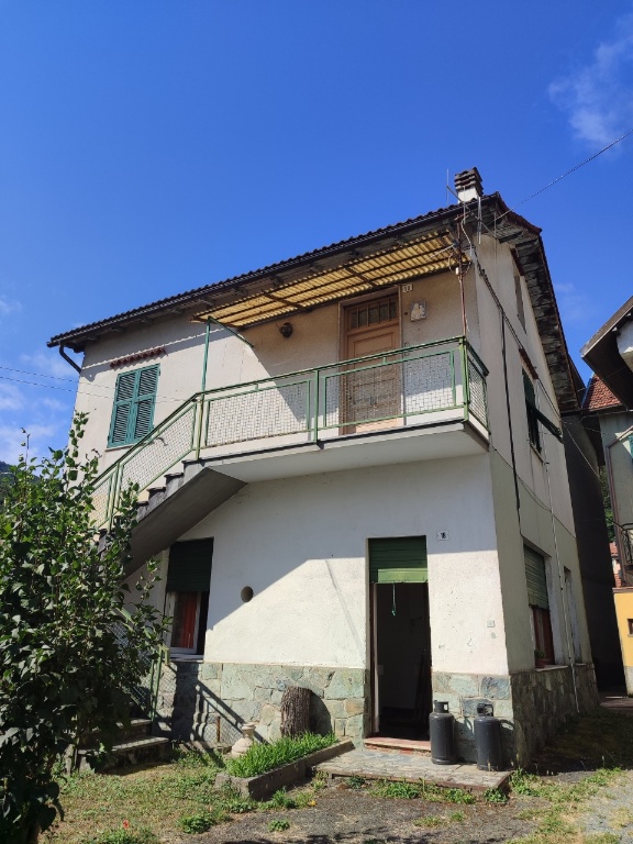 Porzione di casa in Via Stefano Ramorino 16, Urbe, 5 locali, 80 m²
