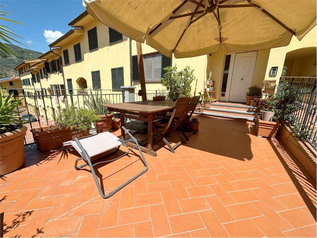 Villa a schiera in Piazza mazzini 1, Pescia, 7 locali, 3 bagni, 150 m²
