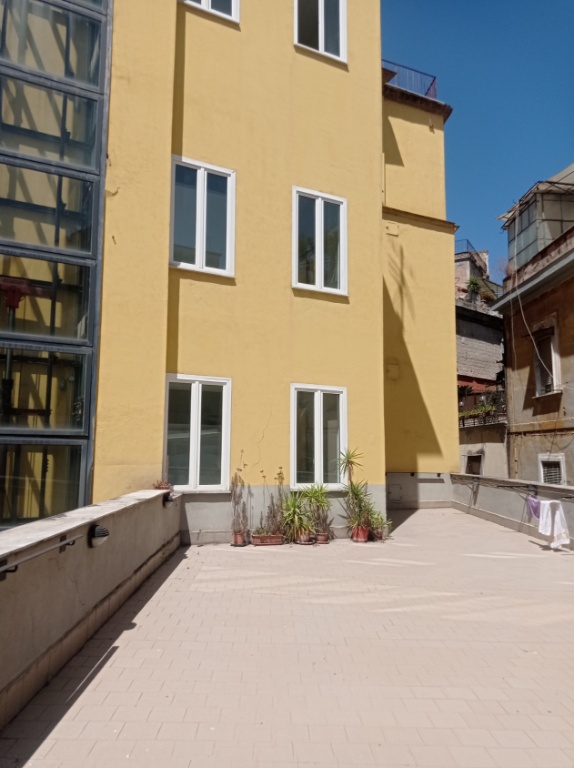 Palazzo in Via Miracoli, Napoli, 120 locali, posto auto, 1000 m²