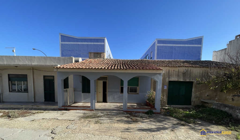 Casa indipendente in Viale Fortuna, Pachino, 6 locali, 2 bagni, 350 m²
