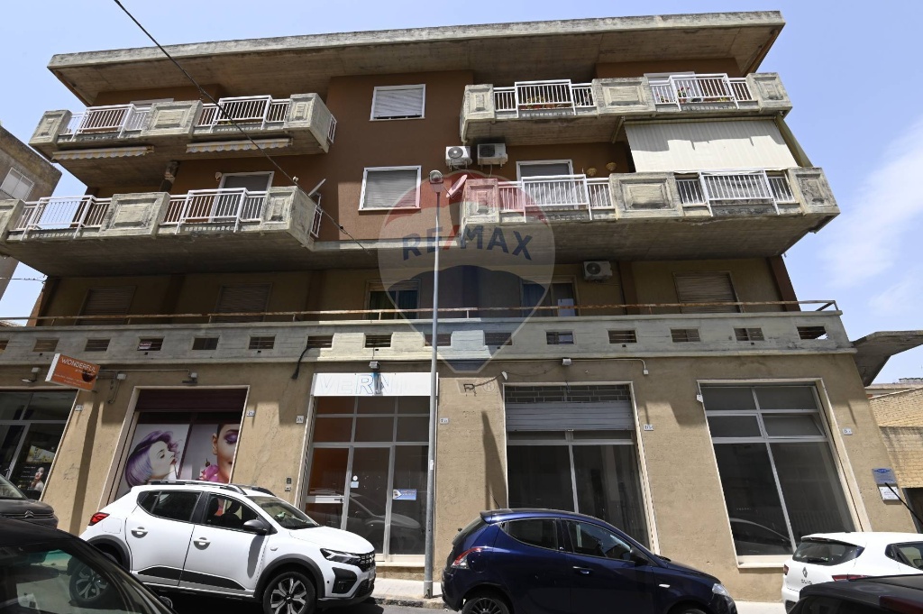 Appartamento in Via Santa Maria Goretti, Caltagirone, 5 locali, 300 m²