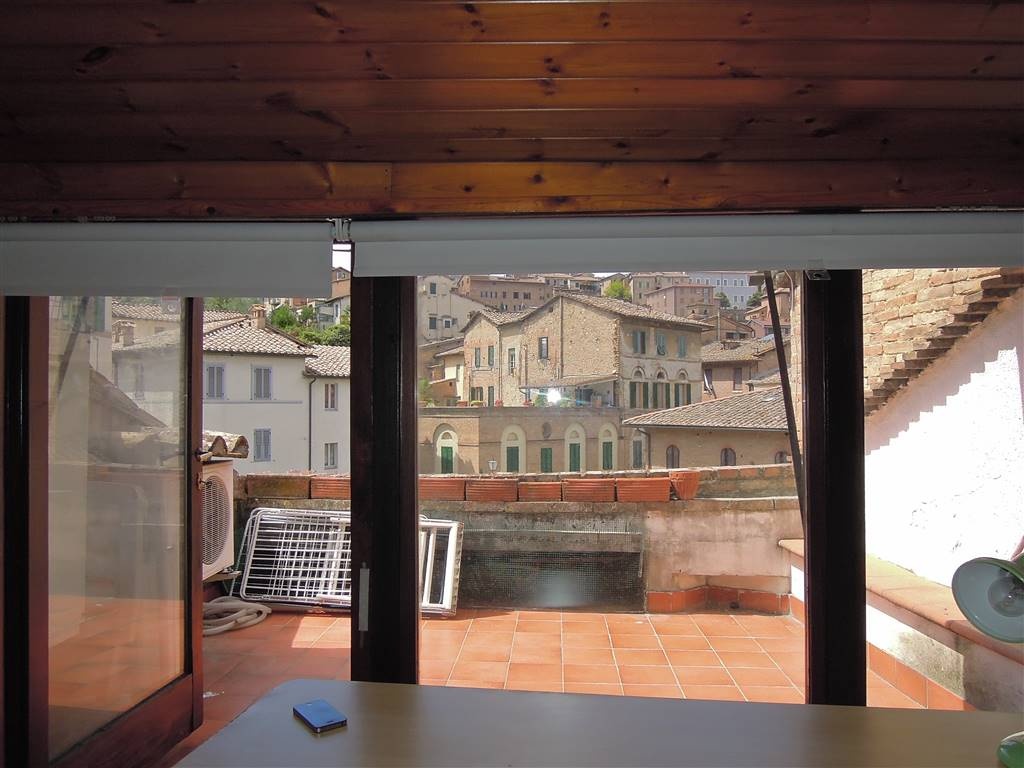 Terratetto - terracielo a Siena, 4 locali, 2 bagni, arredato, 95 m²