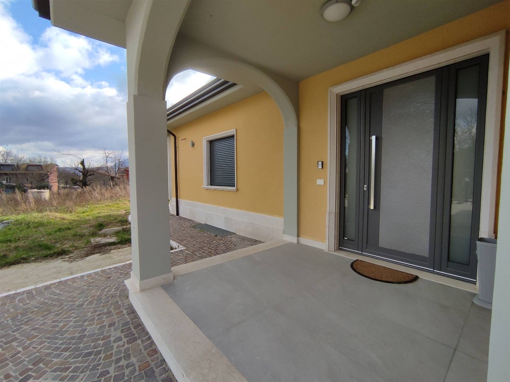 Villa in VIA SCIPIONE CAPONE SNC, Montella, 8 locali, 3 bagni, 280 m²