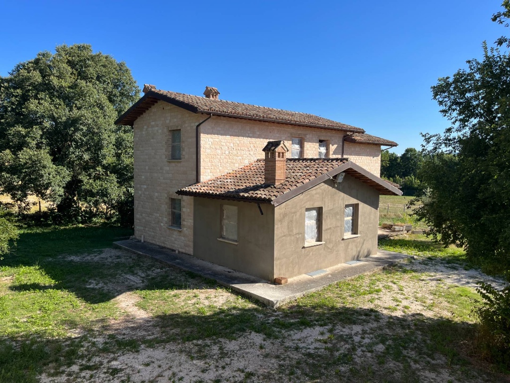 Villa in Strada san lorenzo, Gualdo Tadino, 6 locali, 2 bagni, con box