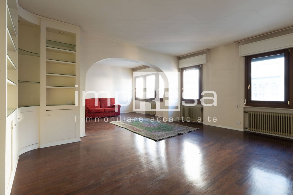 Appartamento in VIA CARLO ALBERTO, Treviso, 11 locali, 2 bagni, 250 m²