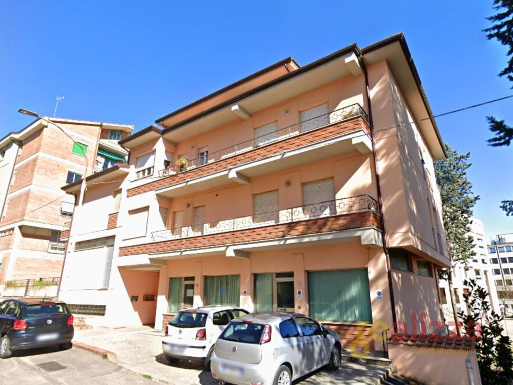 Appartamento a Perugia, 8 locali, 2 bagni, 220 m², 1° piano in vendita