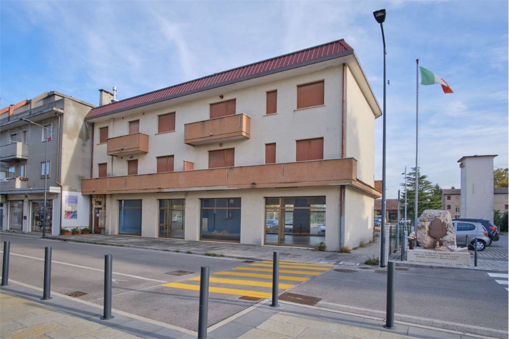 Palazzo in Piazza San Giovanni Bosco, Eraclea, 25 locali, 563 m²