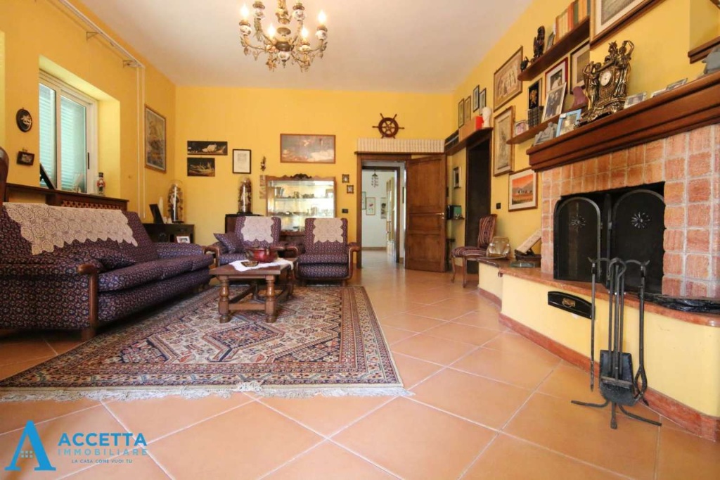 Villa in Via Aragoste, Taranto, 11 locali, 4 bagni, giardino privato