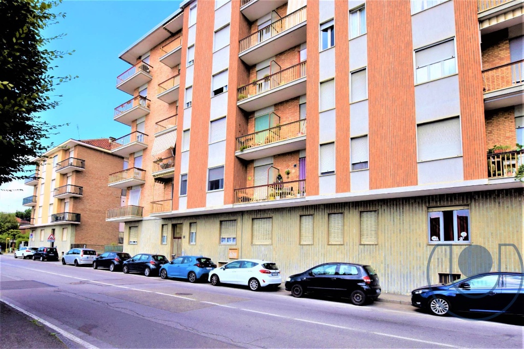 Quadrilocale in Viale Cappuccini, Chieri, 1 bagno, con box, 94 m²