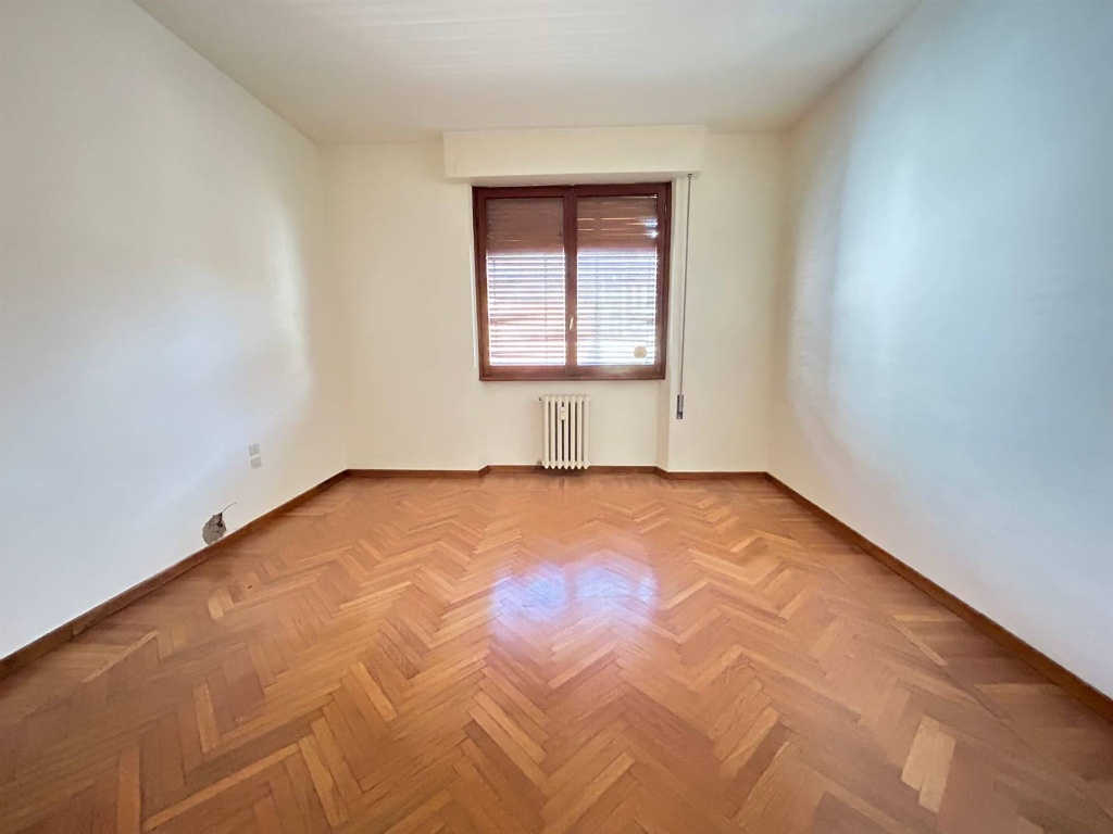 Appartamento a Prato, 6 locali, 2 bagni, 150 m², 4° piano, terrazzo