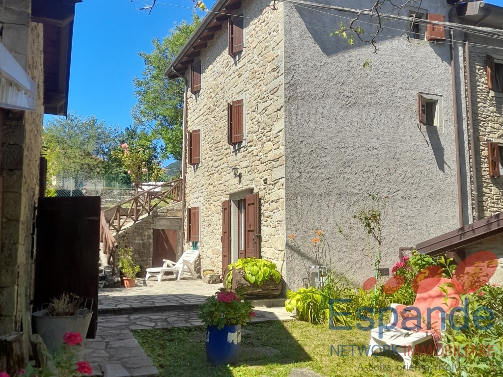 Casale a Lizzano in Belvedere, 4 locali, 2 bagni, giardino privato