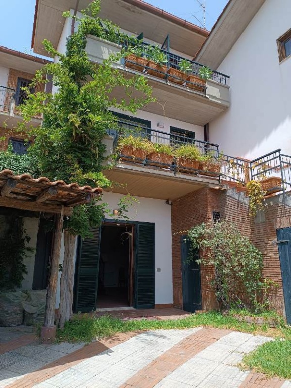 Villa a schiera in Via Dei Ciclopi 116, Aci Catena, 5 locali, 3 bagni