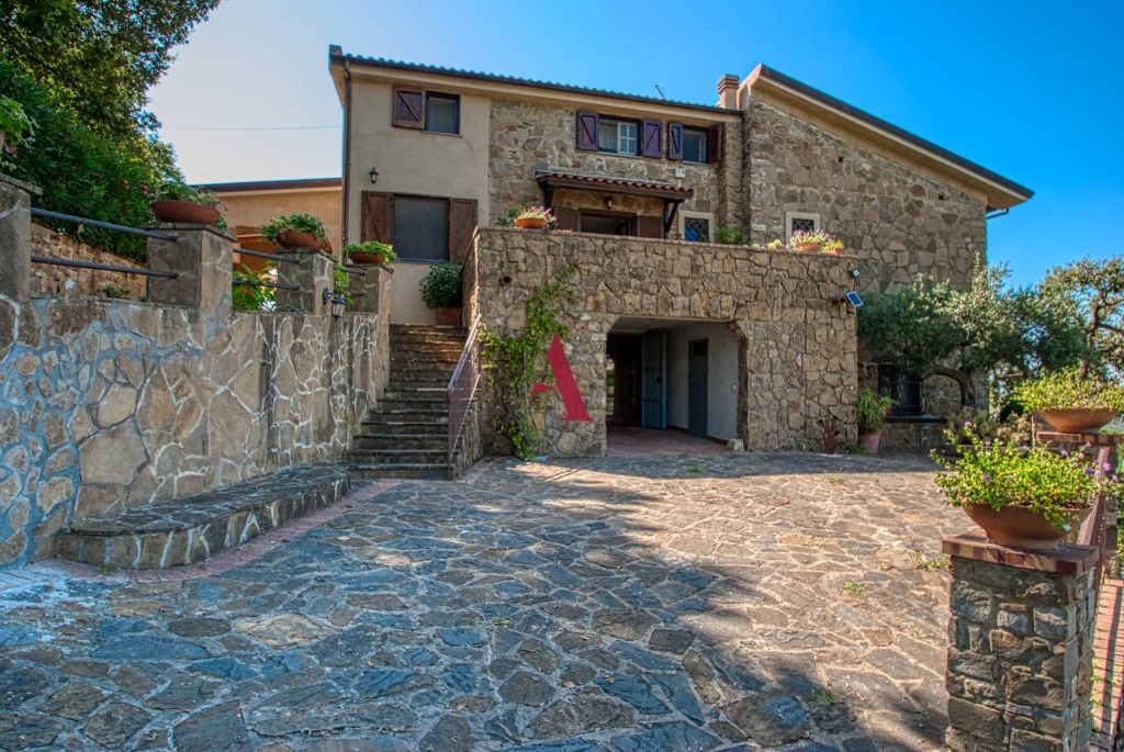 Villa singola a Castellabate, 13 locali, 5 bagni, 287 m², ottimo stato