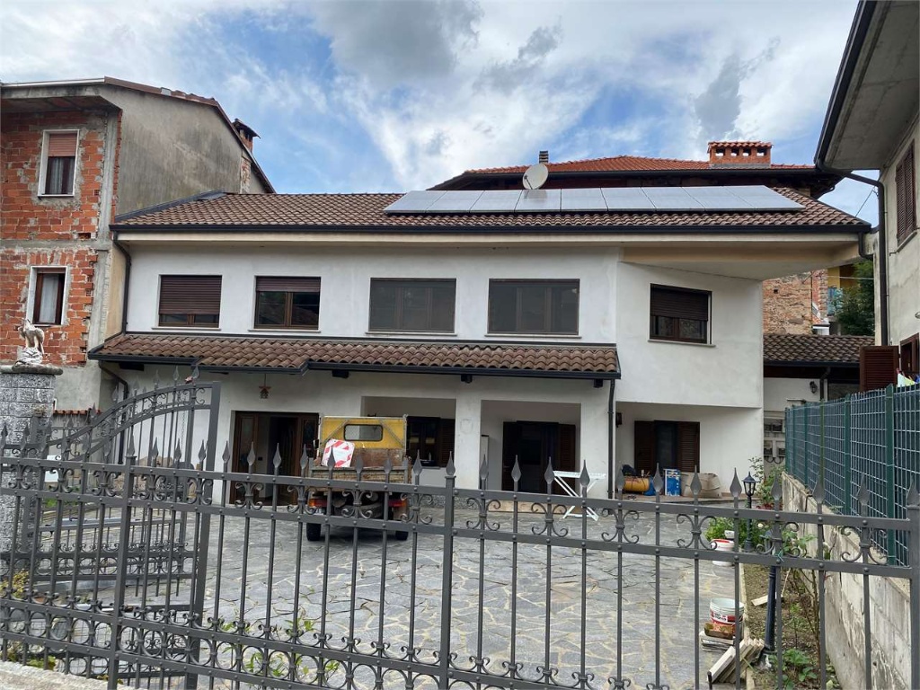 Villa a schiera in Via belloni 13, Grignasco, 6 locali, 2 bagni