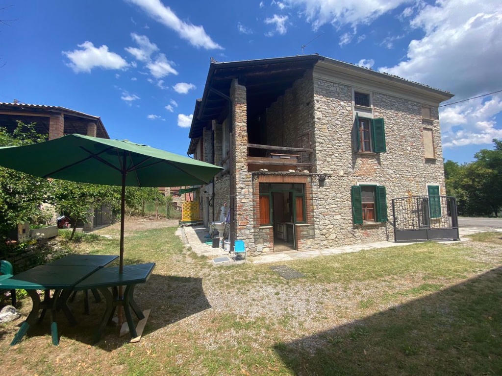 Casa indipendente in Moline, Zavattarello, 4 locali, 1 bagno, 197 m²