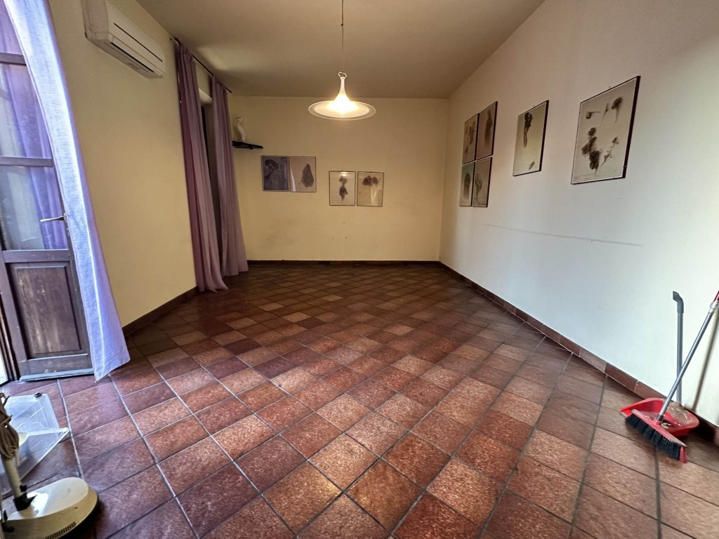 Appartamento in Via Valentini snc, Prato, 5 locali, 1 bagno, 90 m²