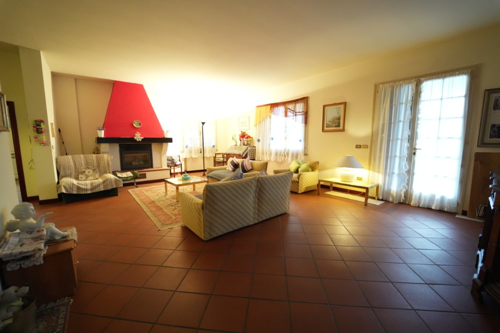 Villa in Via Paverani, Poggio Torriana, 350 m², ultimo piano