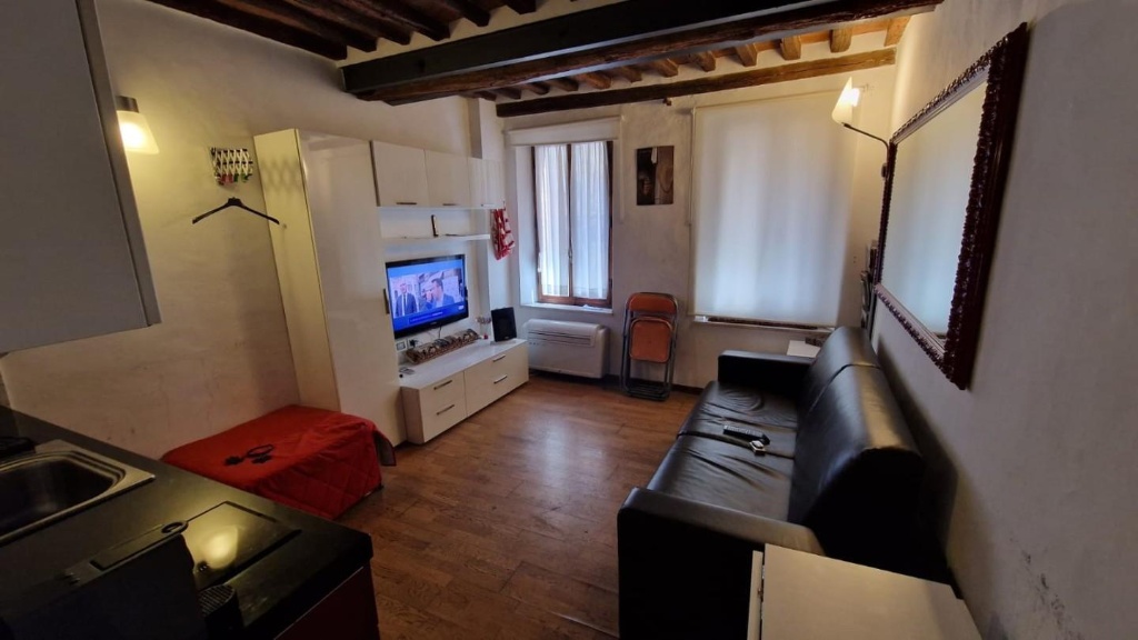 Loft a Siena, 1 locale, 1 bagno, arredato, 32 m², 1° piano in vendita