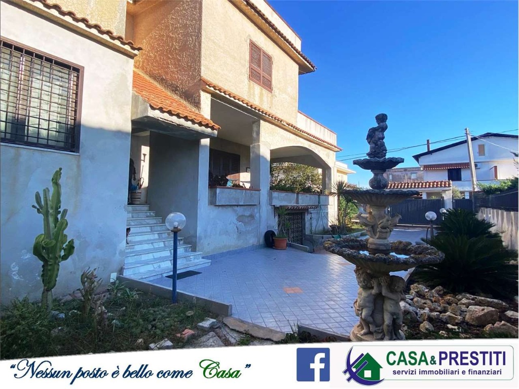 Villa a Castel Volturno, 7 locali, 2 bagni, giardino privato, garage