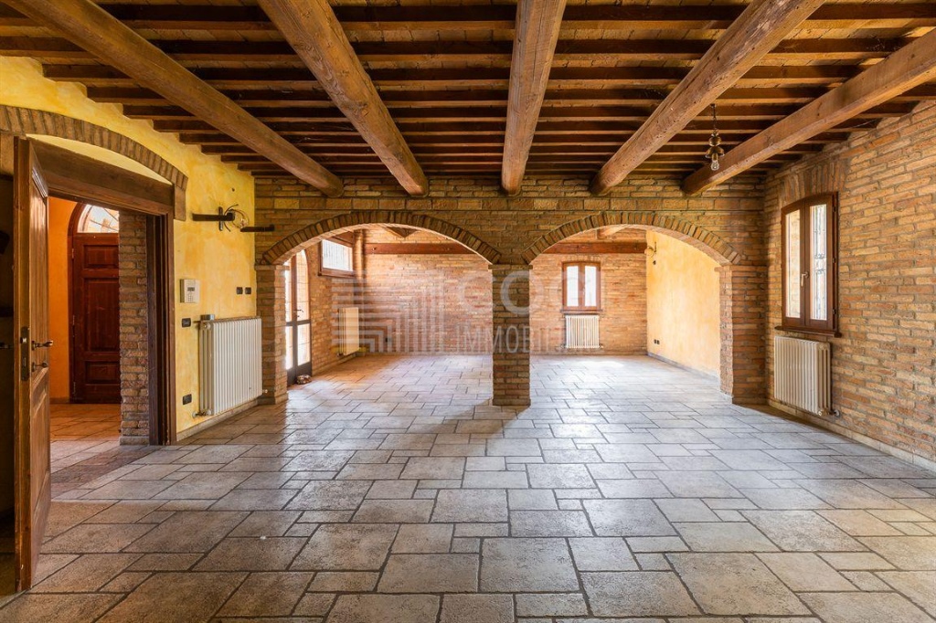 Villa a Fusignano, 5 locali, 3 bagni, con box, 446 m², multilivello