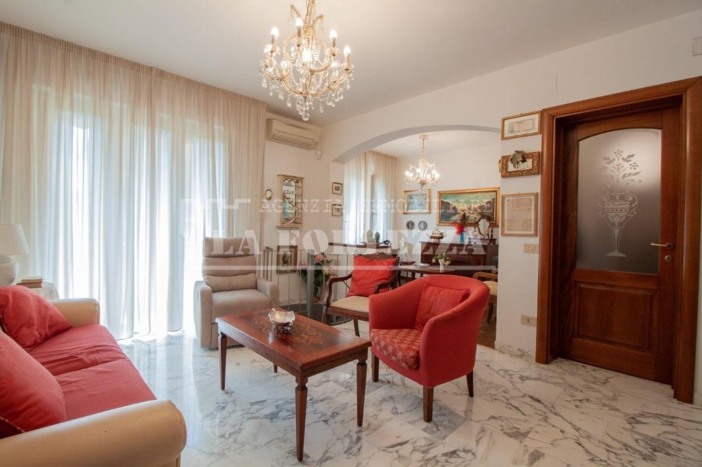 Appartamento a Pisa, 5 locali, 2 bagni, giardino in comune, 110 m²