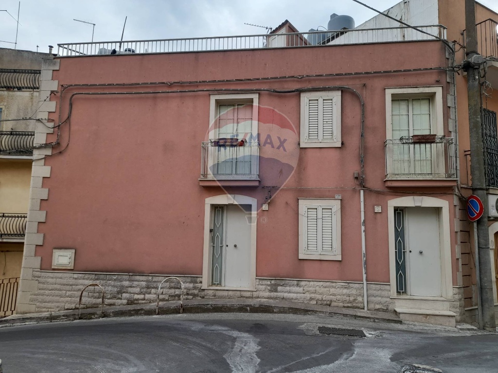 Casa indipendente in Via Conte Manfredi, Chiaramonte Gulfi, 6 locali