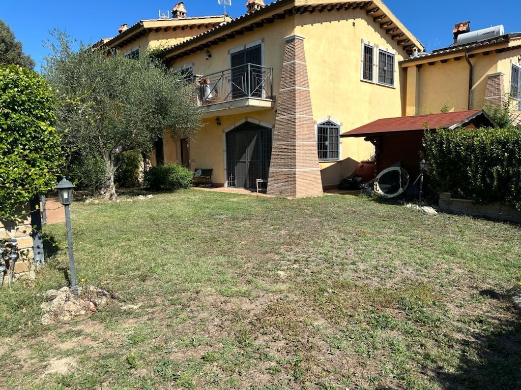 Villa a schiera in Via Del Laghetto 95, Fiano Romano, 4 locali, 120 m²