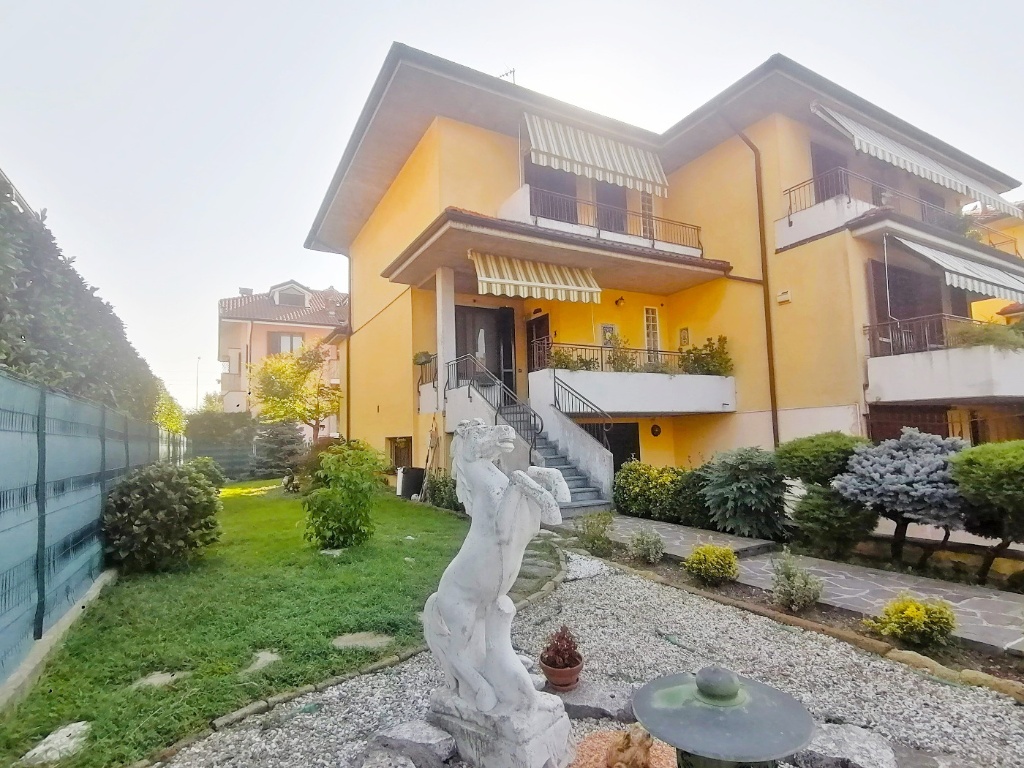 Villa in Via Emilia 24, Vermezzo con Zelo, 6 locali, 3 bagni, con box