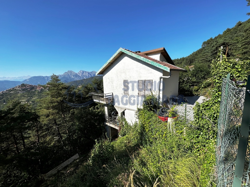 casa indipendente in vendita a Bajardo