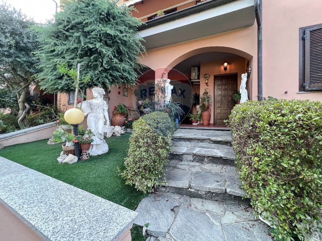 Villa a schiera in Via Walter Manzone, Vercelli, 4 locali, 2 bagni