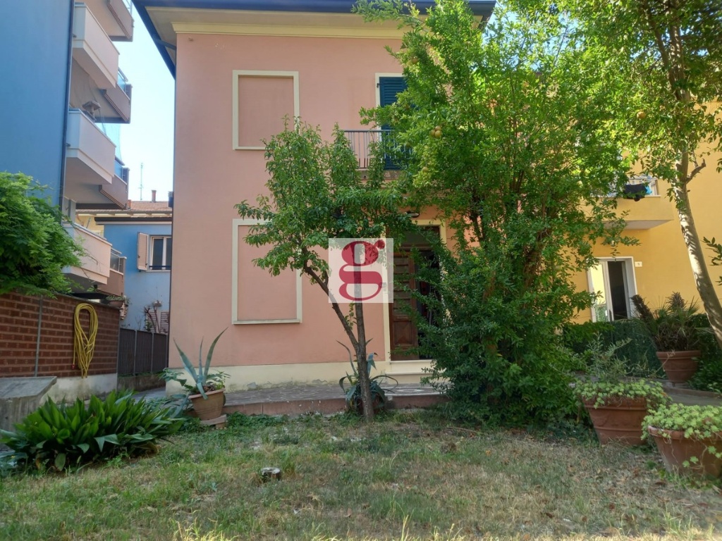 Villetta bifamiliare a Rimini, 2 bagni, posto auto, 195 m² in vendita