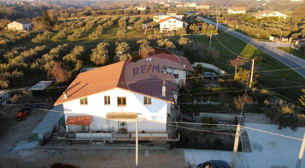 Casa indipendente in Via Provinciale della Rocca, Santa Maria Imbaro