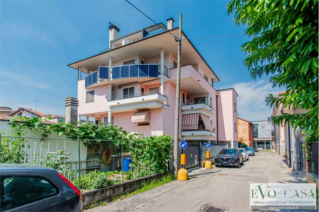 Trilocale in Via Feltre 5, Busto Arsizio, 2 bagni, garage, 88 m²