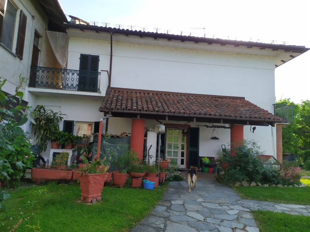 Casa indipendente in Località Vallarone, Asti, 8 locali, 3 bagni